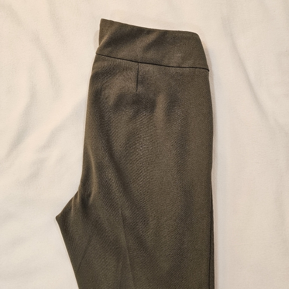 Soho Green Pant - Picture 3 of 4